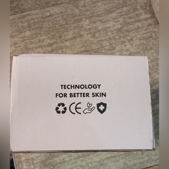 White LED Light Therapy Mask - Picture 3 of 7